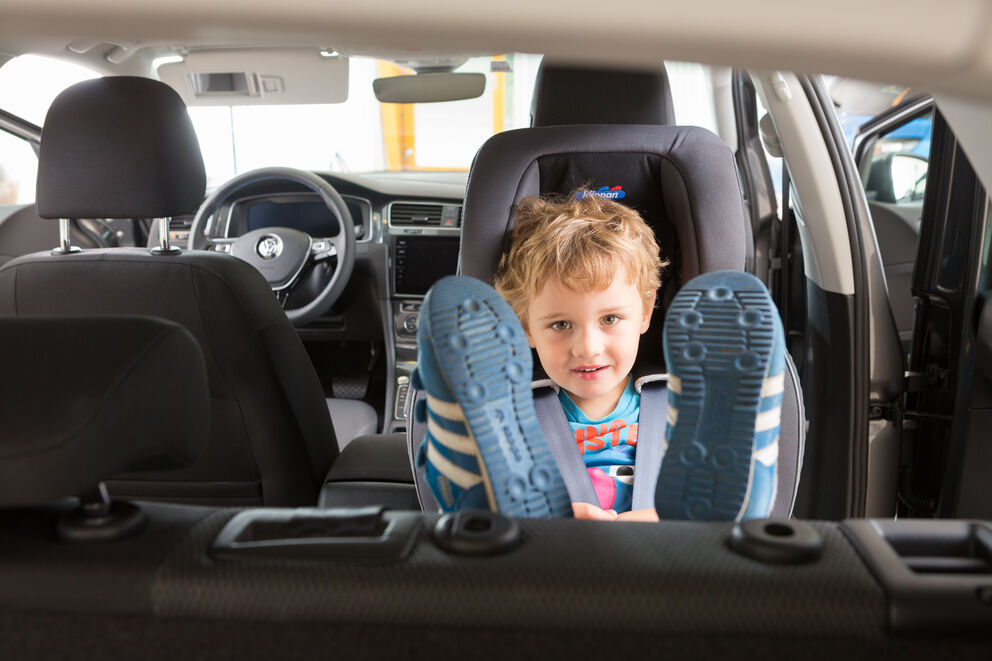 Enfants en voiture : quelles règles de sécurité en fonction de l'âge ?