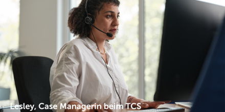 Casemanagerin beim ETI Plateau am Telefon
