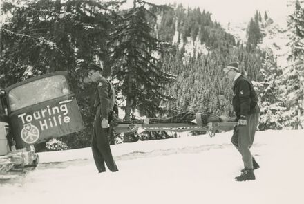 Rettung von verletzten Skifahrern 