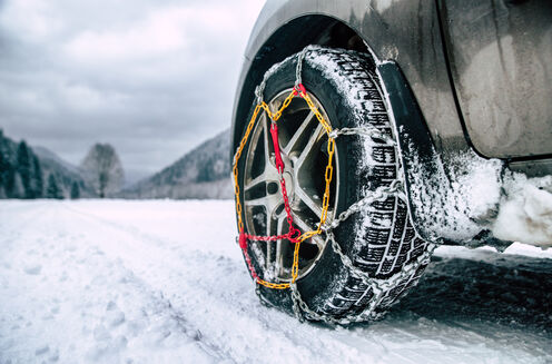 Pneus d’hiver et chaînes à neige : quid des règles à l’étranger?