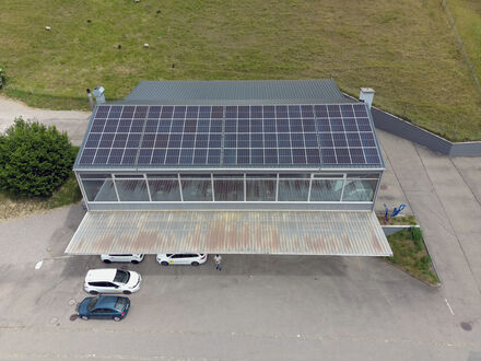 Solaranlage auf dem Dach des Test Lab Ittigen