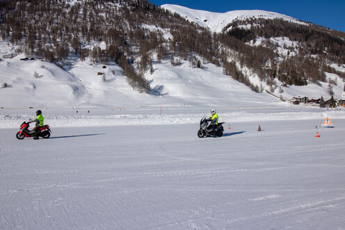 Sind im Winter Winterreifen für Roller sicherer? 