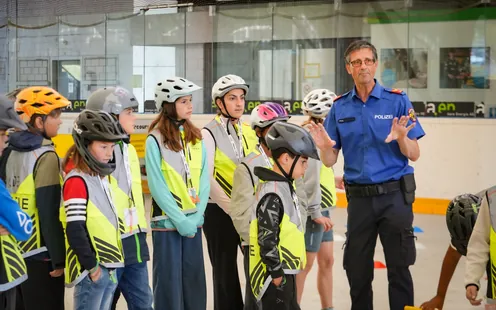 170 Kinder verbessern ihre Fähigkeiten auf dem Velo