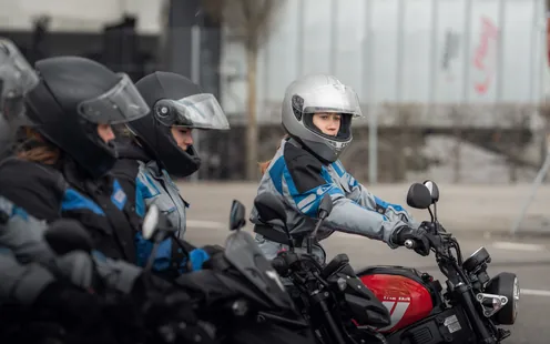 Le TCS aide les jeunes à débuter la moto en toute sécurité
