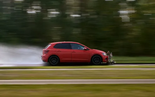 Test TCS des pneus d’été : les pneus bon marché ferment la marche du classement