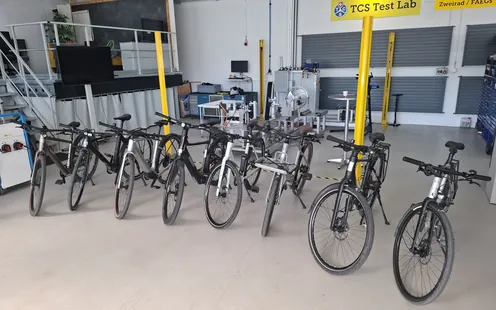 Light-Assist E-Bikes: leichte Stadtvelos im Test