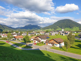 In Hittisau zeigt sich der Bregenzerwald von seiner lieblichen Seite. 