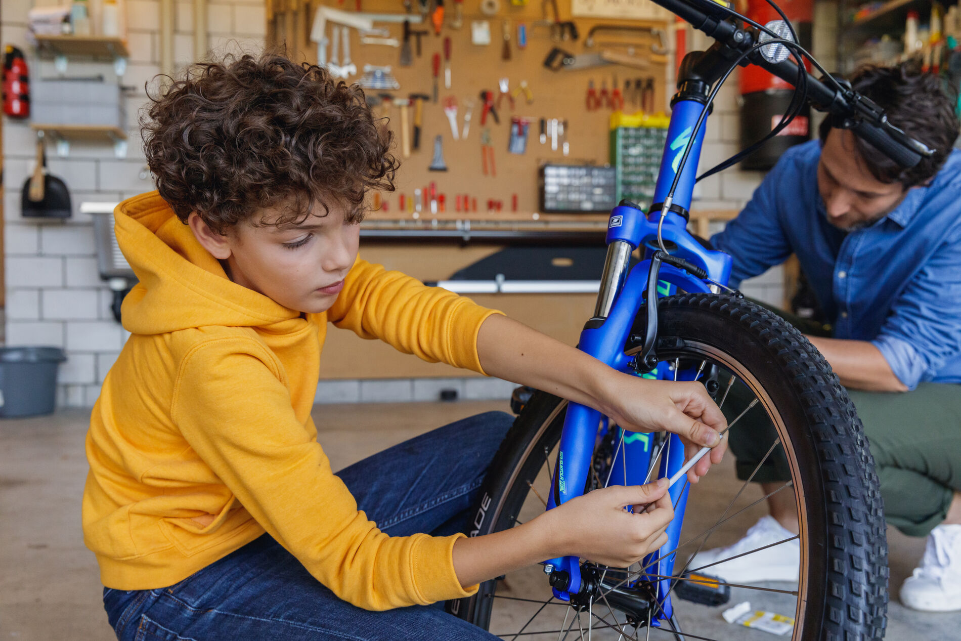 BIMBI E BICI: IL CASCO È OBBLIGATORIO?