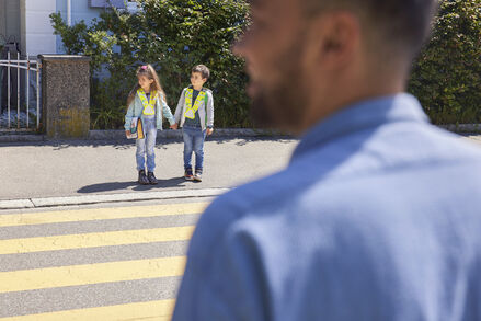 educazione stradale genitore un modello a piedi 